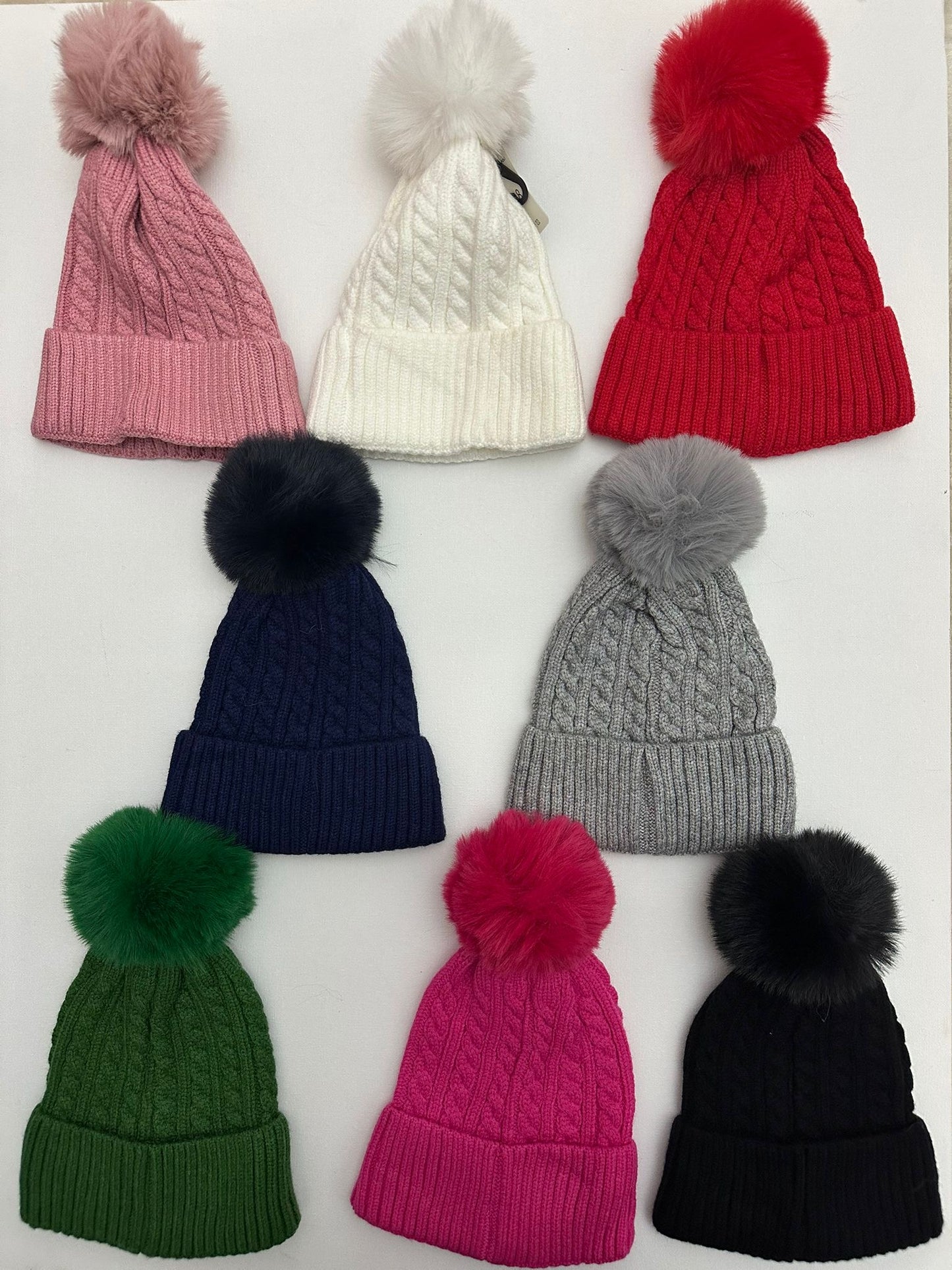 Cappello pon pon con trecce